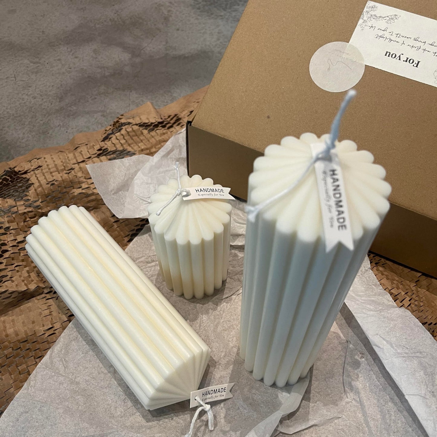 Hyznengu Ribbed Peak Pillar Candle- Large Handmade Scented Soy Wax Candle with Elegant Bubble Aesthetic, Housewarming Gift, Shelf & Coffee Table Centerpiece, White (Large)